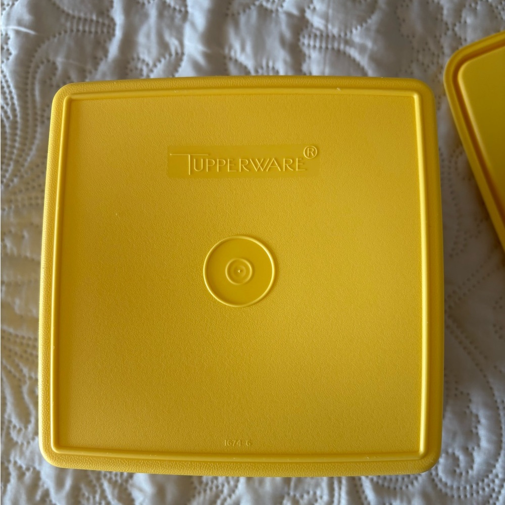 Vintage Tupperware Yellow Container - Picture 6 of 9
